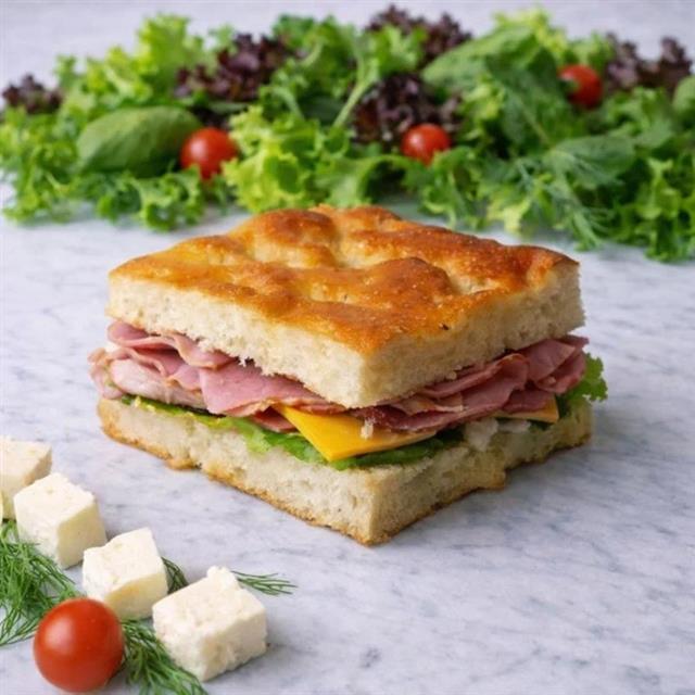 Dana Roast Beef Cheddar Sandwich