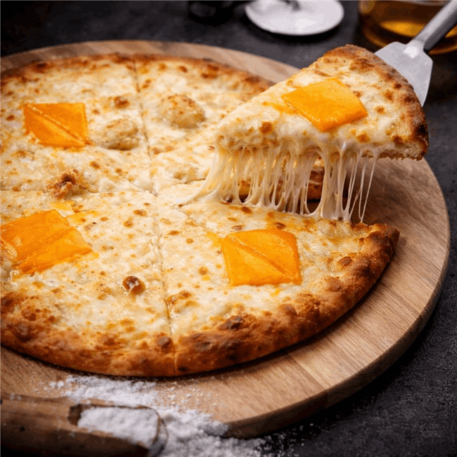 Dört Peynirli Pizza