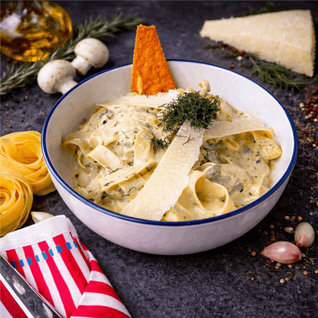Kremalı Tavuklu Mantarlı Fettuccine